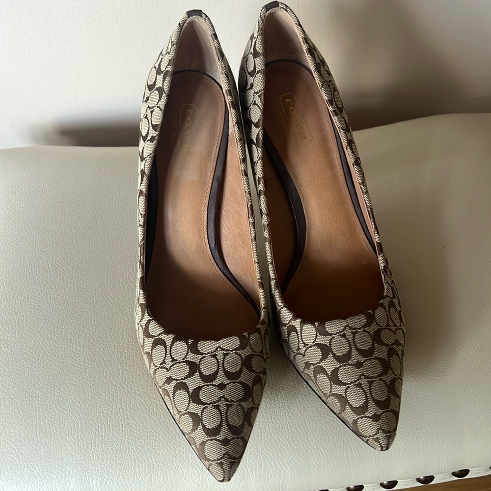 Women’s Coach Ellin monogram Pumps Size 9.5. Worn once